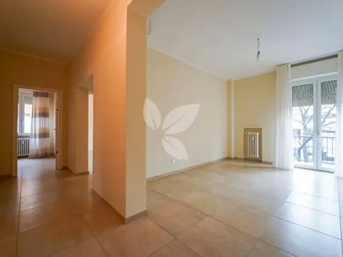 Appartamento trilocale in vendita in Viale Antonio Fratti, Parma