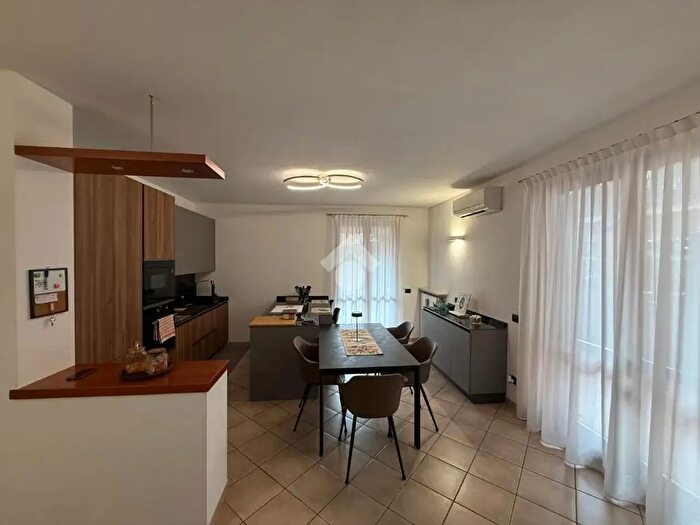 Appartamento trilocale in vendita in Via Gianandrea Gavazzeni, Romano Di Lombardia