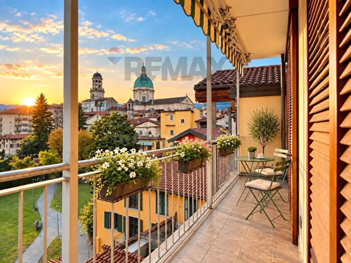 Appartamento trilocale in vendita in Via San Vittore, Verbania