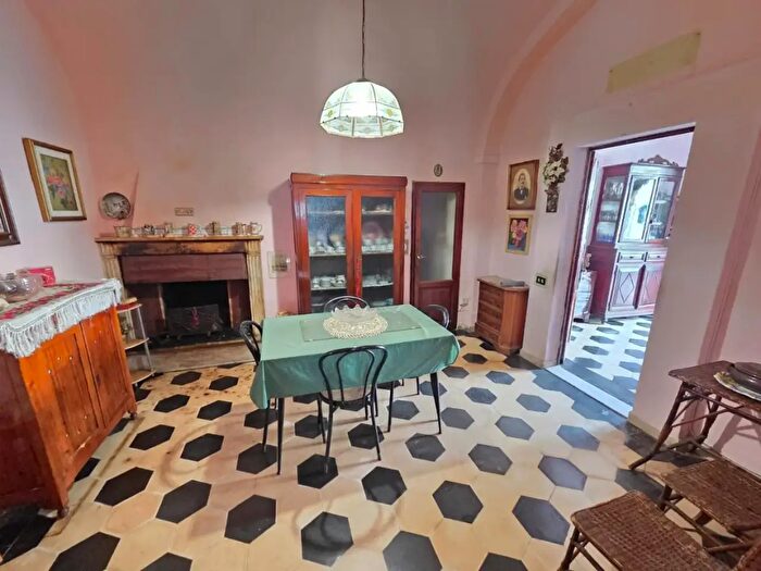 Casa con 14 locali in vendita in Vicopisano