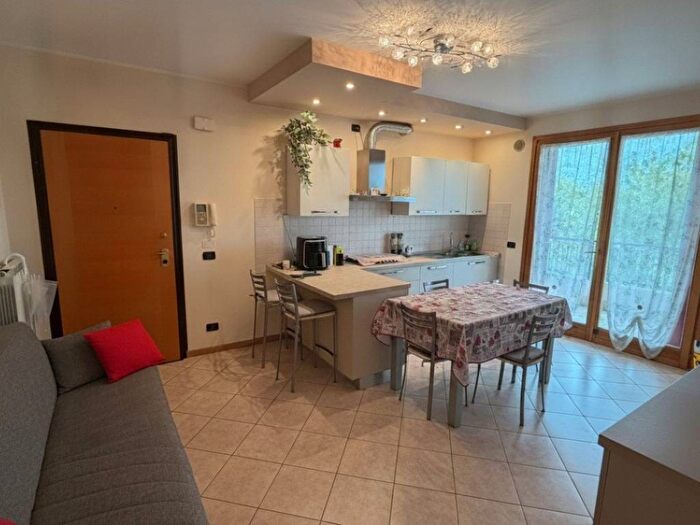 Appartamento trilocale in affitto in VIA T VECELLIO, Fossa, Spinea