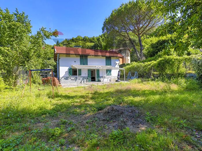 Casa con 7 locali in vendita in Bargagli