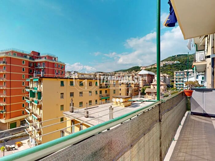 Appartamento trilocale in vendita in Genova