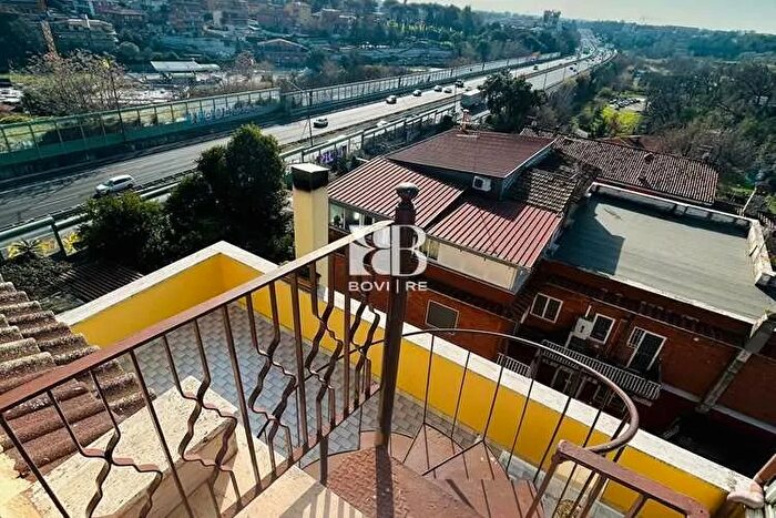 Appartamento trilocale in vendita in Via Teresa Gullace RomaSelva Candida, Roma