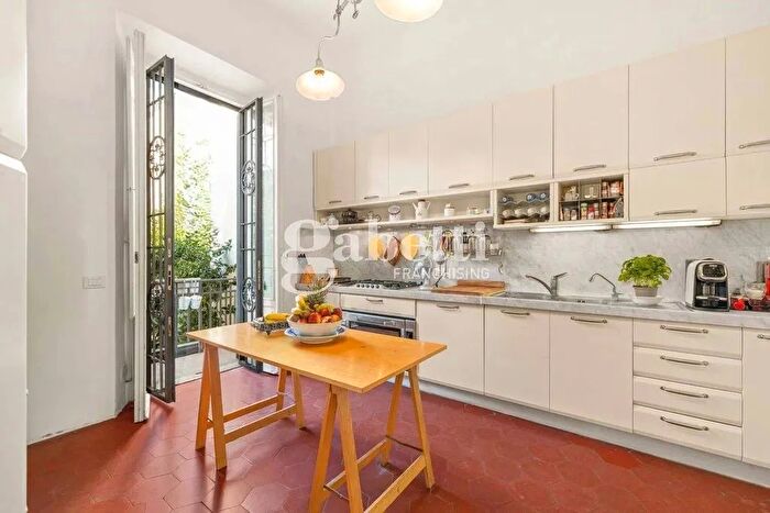 Appartamento con 13 locali in vendita in Via dello Statuto, Firenze