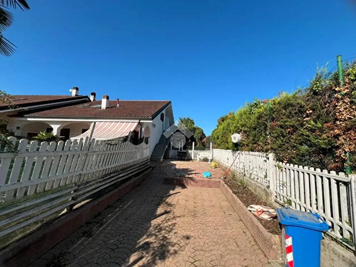 Appartamento trilocale in vendita in Via Domenino, Bruino