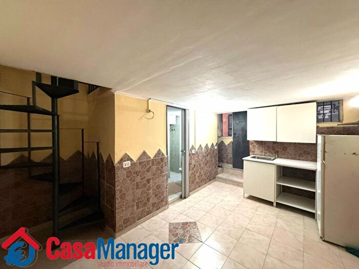 Appartamento monolocale in affitto in via Martiri D'Otranto, Tribunali, Napoli