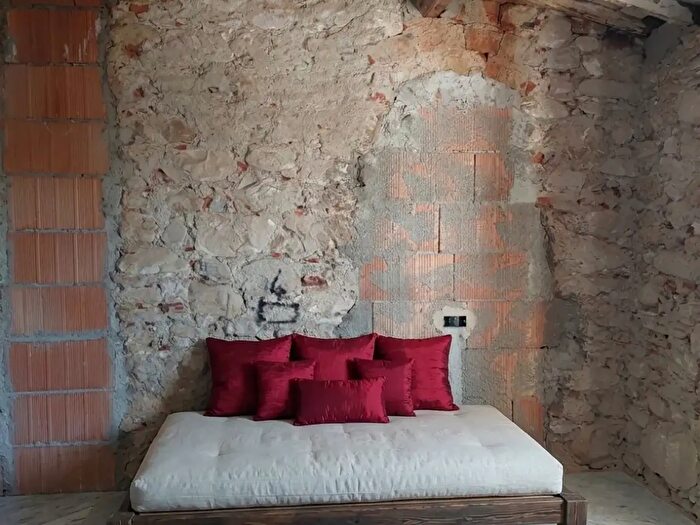 Casa trilocale in vendita in Carrara