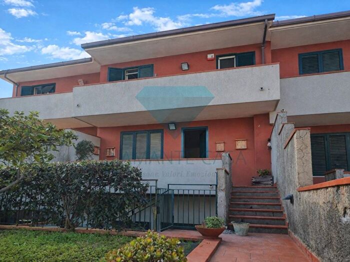 Casa con 6 locali in affitto in Via Grazia Deledda, Aci Catena