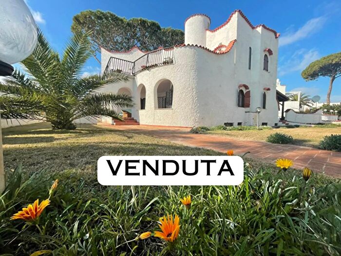 Casa con 9 locali in vendita in Via Priamo B Terracina Latina, Terracina