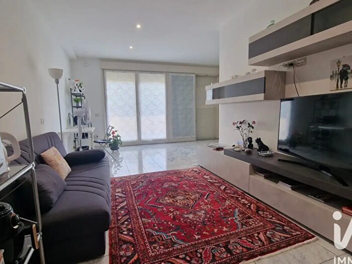 Appartamento trilocale in vendita in Via Tre Pini, Genova