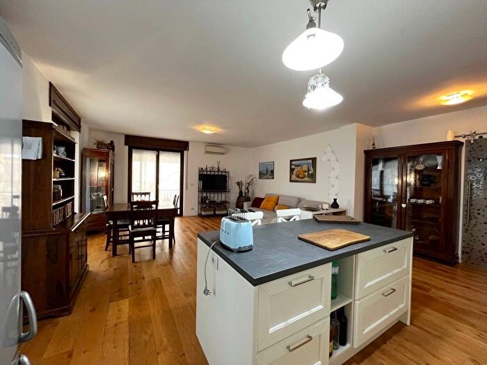 Appartamento con 6 locali in affitto in Centro, Pescantina