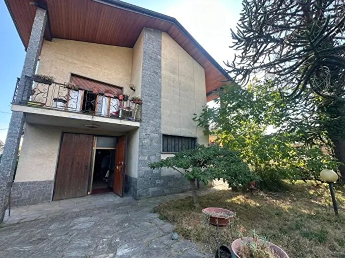 Casa con 6 locali in vendita in Via Ivrea, Cavaglia'