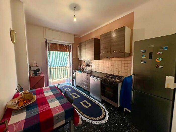 Appartamento quadrilocale in vendita in Via dei Sessanta, Genova