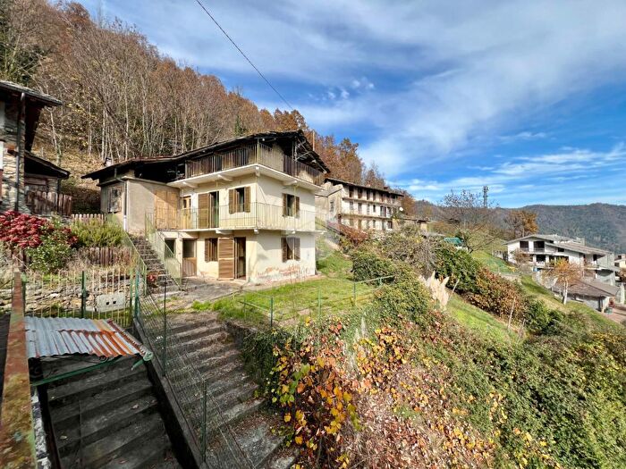 Casa trilocale in vendita in Frazione Andre, Traves