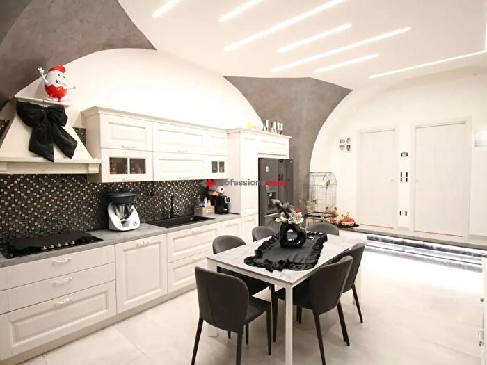 Appartamento trilocale in vendita in Via Bengasi, Foggia