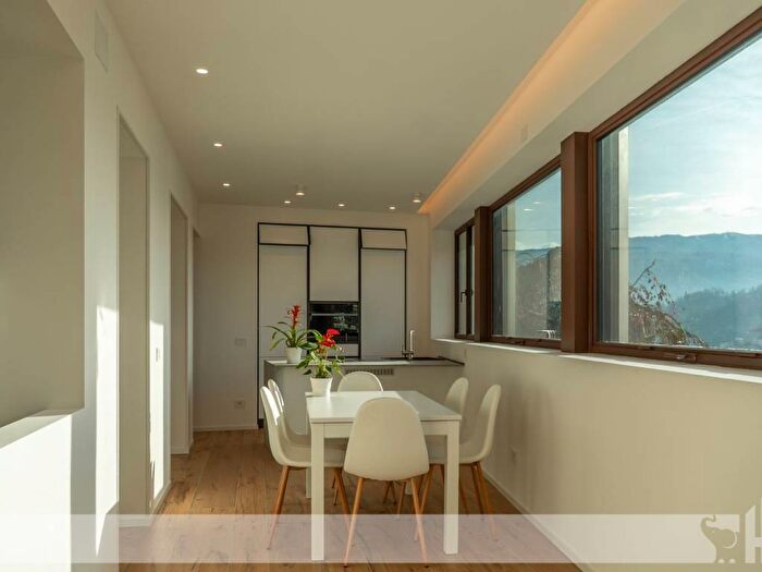 Appartamento trilocale in affitto in Via Giuseppe Garibaldi, Centro, Belluno