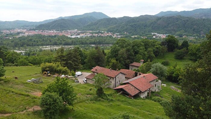 Casa in vendita in Borgosesia