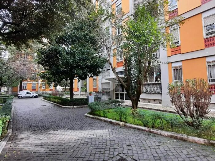 Appartamento quadrilocale in affitto in Via Tripolitania, Roma