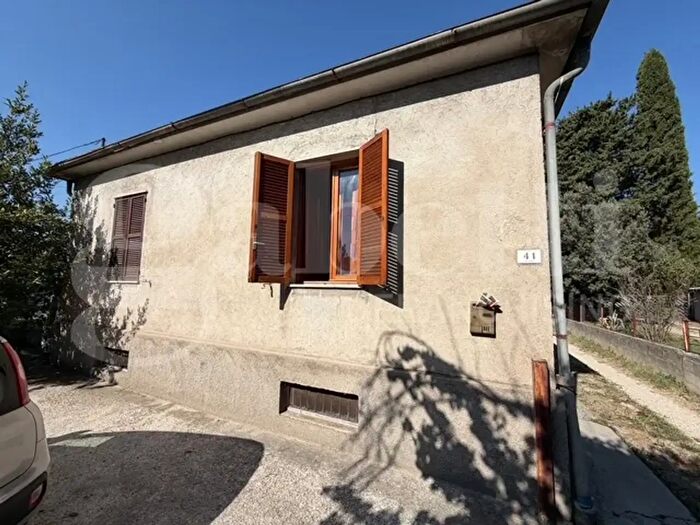 Casa quadrilocale in vendita in Via Trevi, Terni