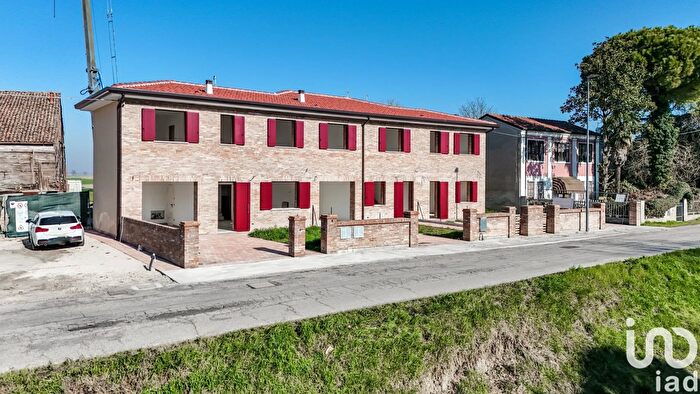 Casa quadrilocale in vendita in Via Naviglio, Copparo