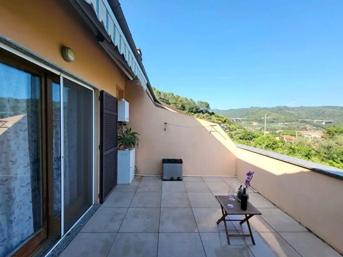 Appartamento trilocale in vendita in Andora