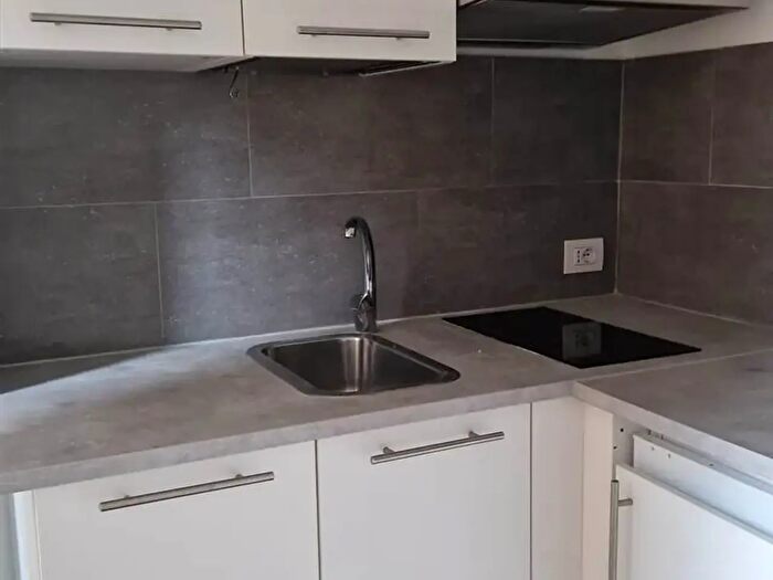 Appartamento trilocale in affitto in Via Maffei, Milano