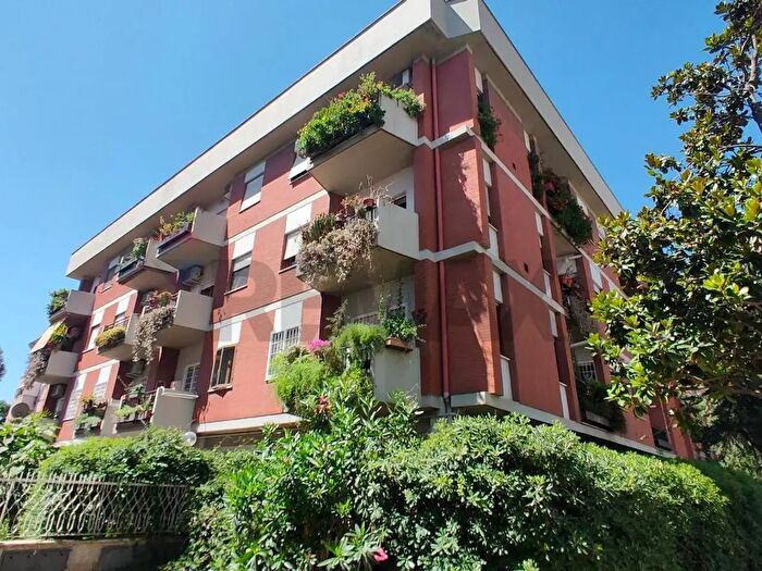 Appartamento quadrilocale in vendita in Largo Aldo De Palma, Roma