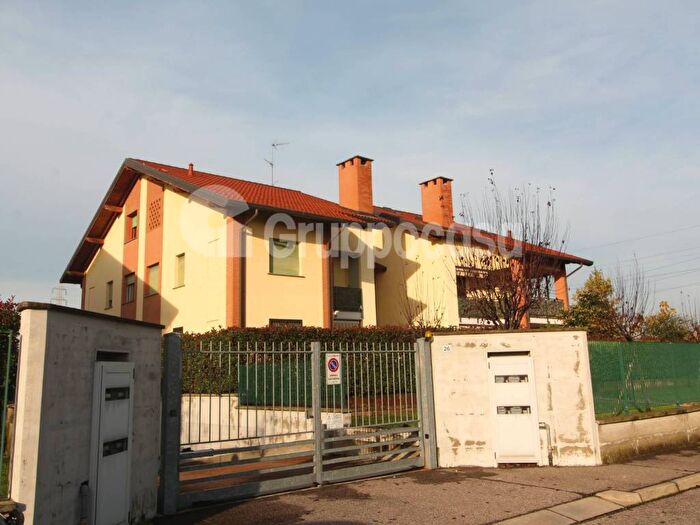 Appartamento trilocale in affitto in Via Piave, Centro, Magenta