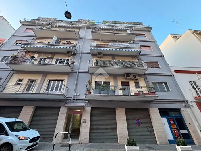 Appartamento trilocale in vendita in Via Domenico Cirillo, Bari