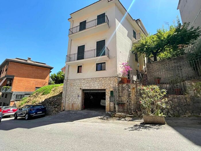 Casa con 8 locali in vendita in Via Giordano Bruno Frosinone Frosinone, Frosinone