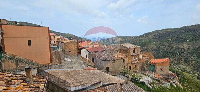Casa trilocale in vendita in Via Archimede, Reitano