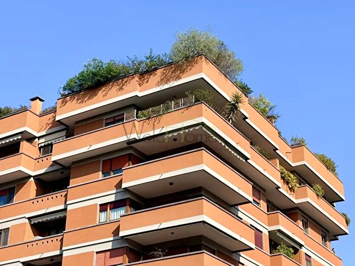 Appartamento trilocale in vendita in Via Carnia, Milano