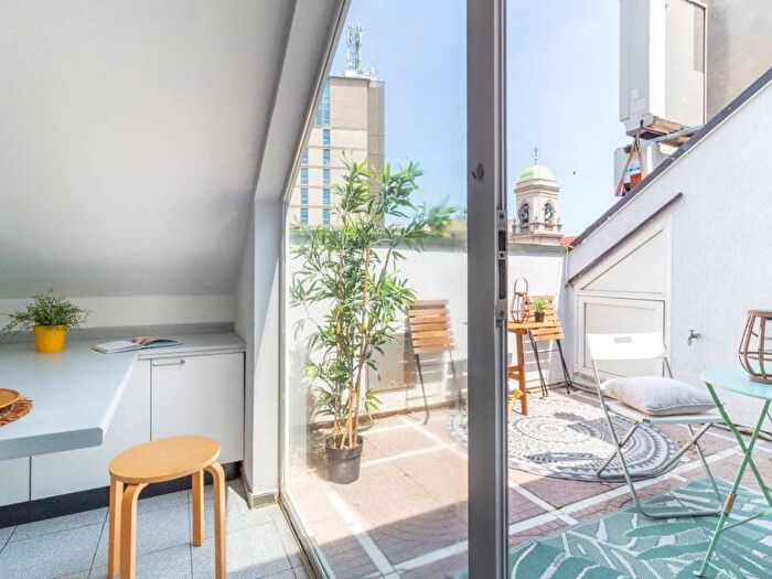Appartamento trilocale in affitto in Via della Moscova, Porta Nuova, Milano