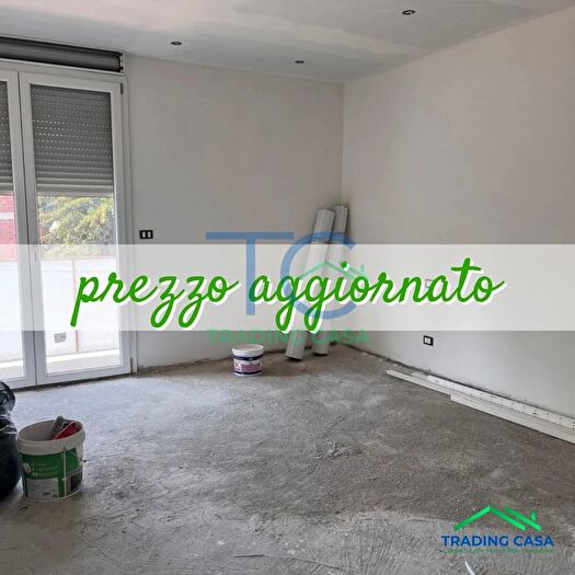 Appartamento trilocale in vendita in Via Zago, Piacenza