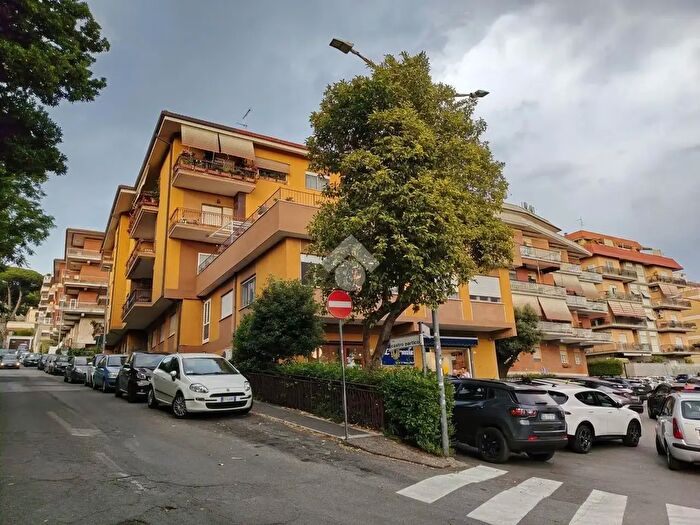 Appartamento trilocale in vendita in Via Castro Partico, Albano Laziale