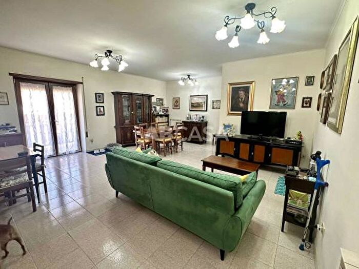 Appartamento trilocale in vendita in Via Castello dAriano, Lariano