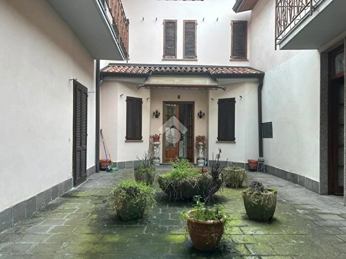 Casa con 7 locali in vendita in Via Gavazzi, Pontirolo Nuovo
