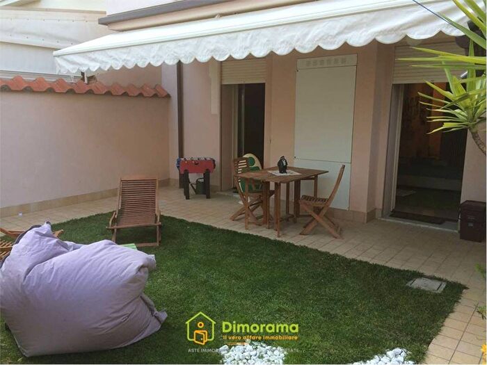 Appartamento con 5 locali in affitto in VIA VESPUCCI, Centro, Viareggio