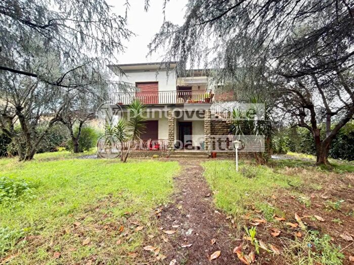 Casa con 12 locali in vendita in a dei Marzi, Lucca