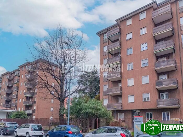 Appartamento trilocale in vendita in Via Antonio Aldini, Milano