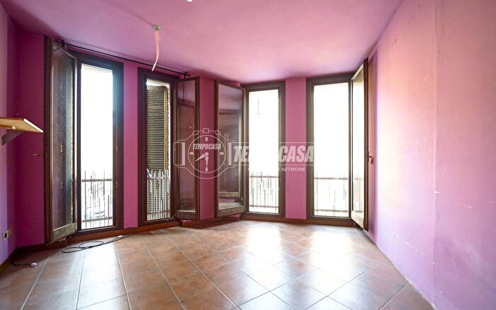 Appartamento quadrilocale in vendita in Via Altobello Melone, Cremona