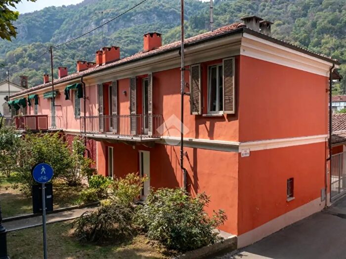 Casa con 6 locali in vendita in Via dei Fortini, Revello