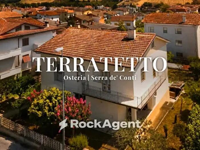 Casa con 6 locali in vendita in Via Giambattista Pergolesi, Serra De' Conti