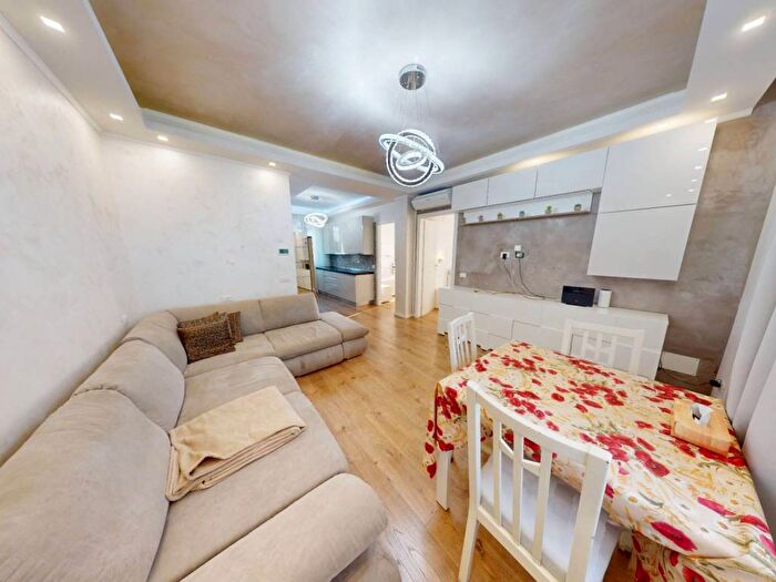 Appartamento trilocale in affitto in Via Teodoro Mariani, Albate Muggiò, Como