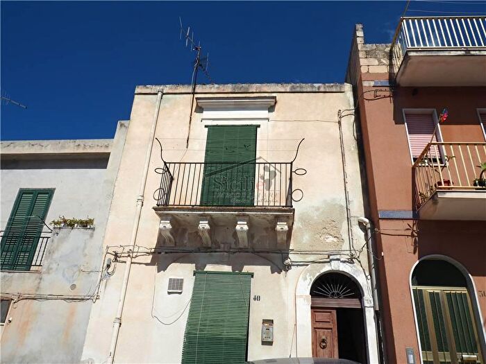Casa con 5 locali in vendita in Scicli