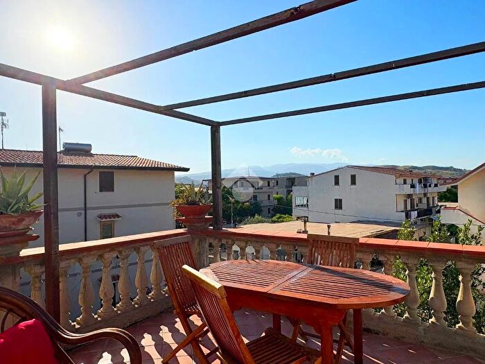 Appartamento trilocale in affitto in Via Scilla, Botricello