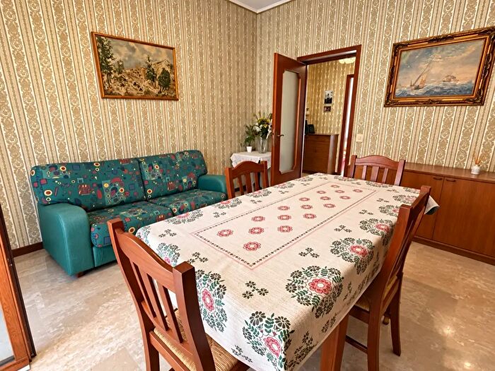 Appartamento trilocale in vendita in Via Ludovico Carracci, Piacenza