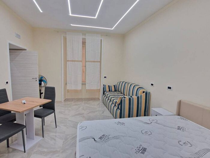 Appartamento bilocale in affitto in Via Carlo De Cesare, Quartieri Spagnoli, Napoli