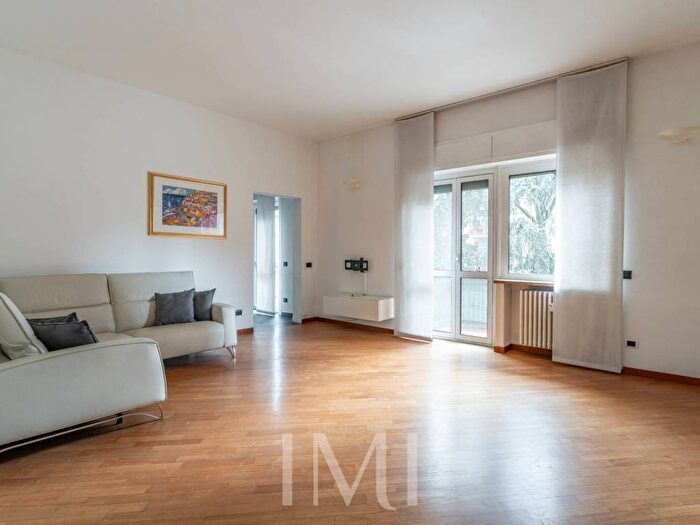 Appartamento trilocale in affitto in Viale Sabotino, Porta Romana Medaglie dOro, Milano